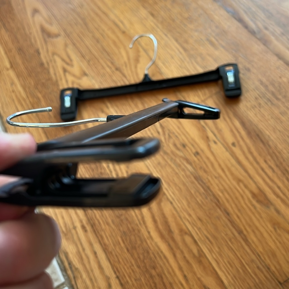 20 Black pant / skirt hangers-soft grip swivel - Picture 4 of 11